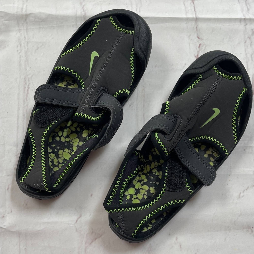 Toddler Nike water shoes 10